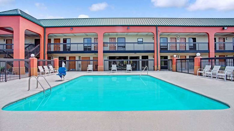 <b>Super 8 Knoxville East Pool</b>. Images powered by <a href="https://iceportal.shijigroup.com/" title="IcePortal" target="_blank">IcePortal</a>.