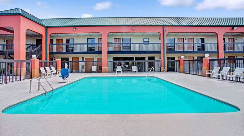 <b>Super 8 Knoxville East Pool</b>. Images powered by <a href="https://iceportal.shijigroup.com/" title="IcePortal" target="_blank">IcePortal</a>.