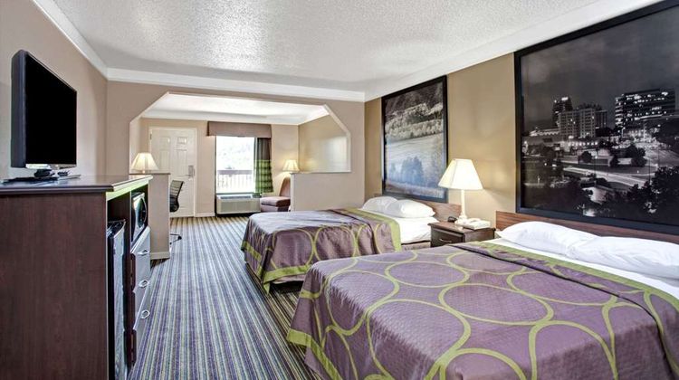 Super 8 Knoxville East Suite