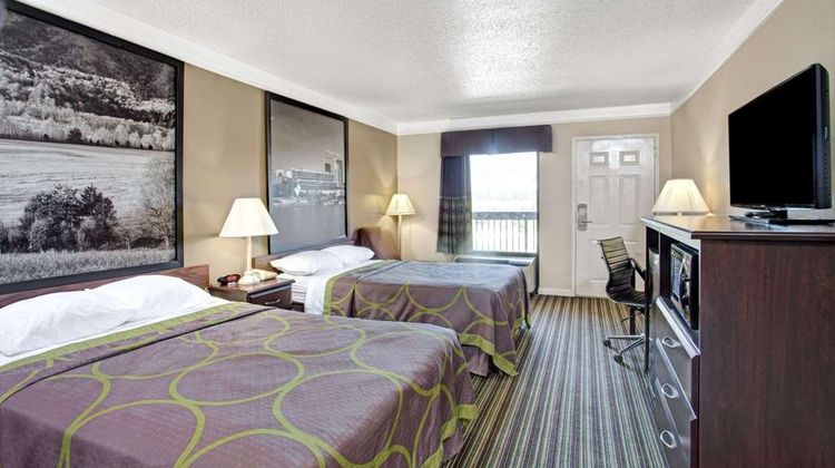 Super 8 Knoxville East Room