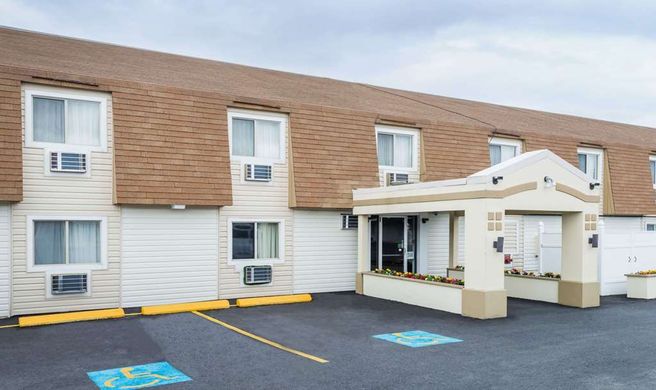 Super 8 Bangor Exterior