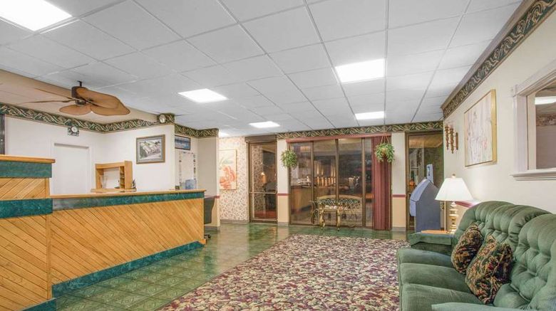<b>Super 8 Carlisle North Lobby</b>. Images powered by <a href="https://iceportal.shijigroup.com/" title="IcePortal" target="_blank">IcePortal</a>.
