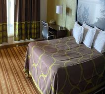 Super 8 Wells Room
