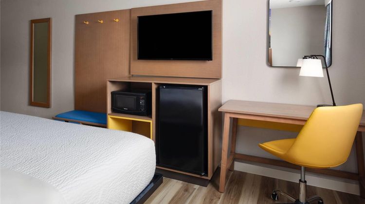 Days Inn Omaha/West Dodge Suite