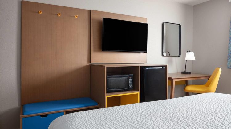 Days Inn Omaha/West Dodge Suite