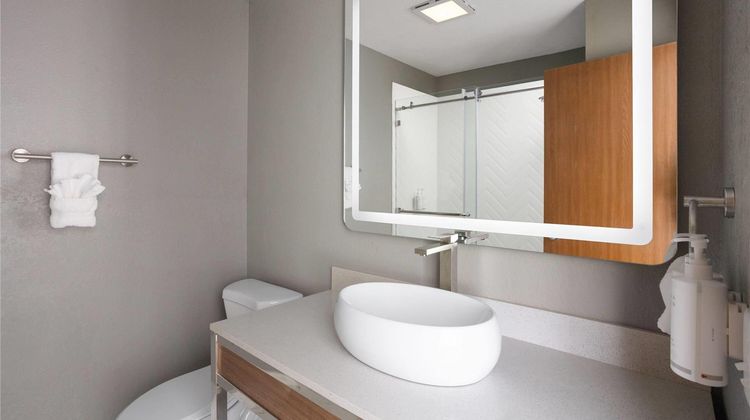 Days Inn Omaha/West Dodge Suite