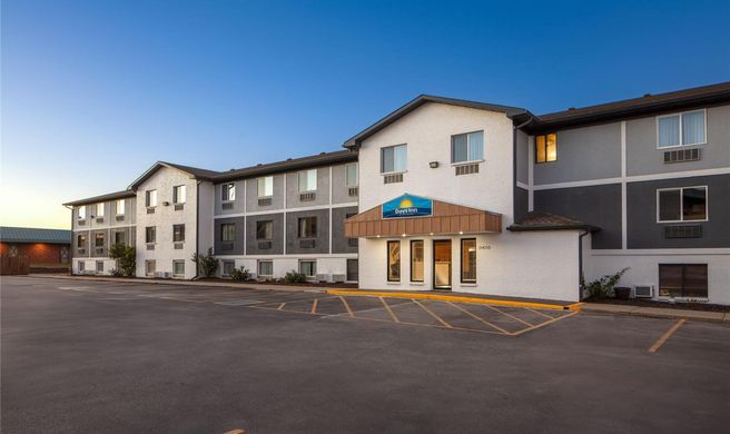 Days Inn Omaha/West Dodge Exterior