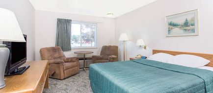 Super 8 Escanaba Room