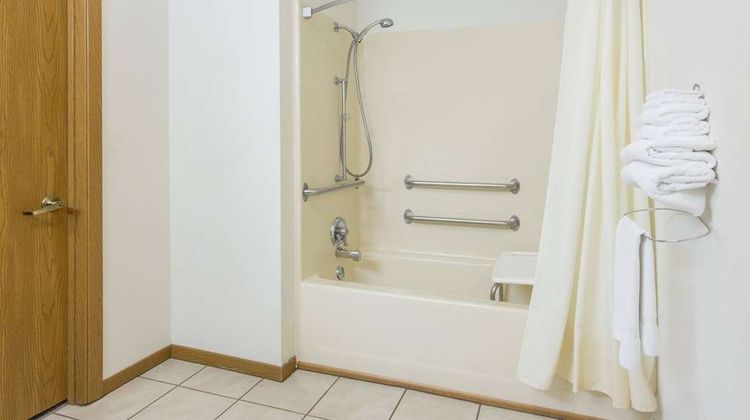 Super 8 Escanaba Room