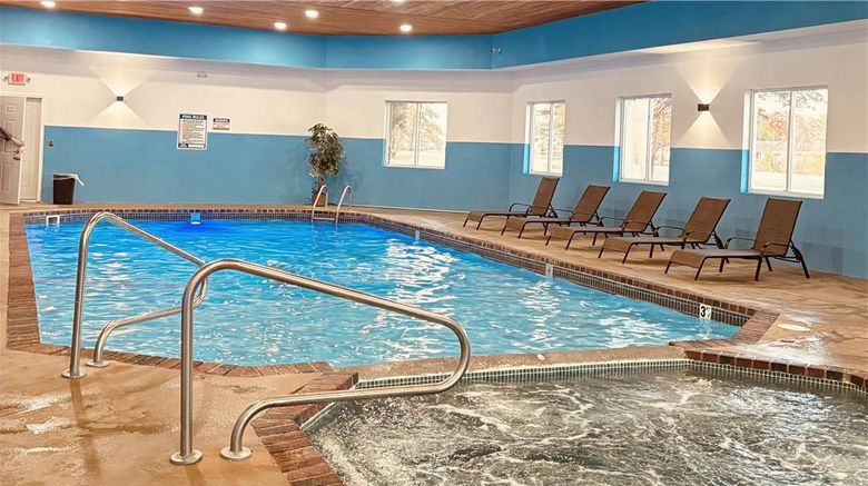 <b>Super 8 Escanaba Pool</b>. Images powered by <a href="https://iceportal.shijigroup.com/" title="IcePortal" target="_blank">IcePortal</a>.