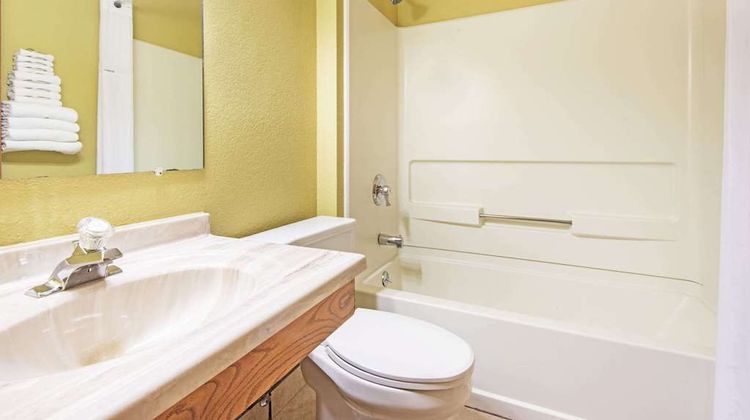 Super 8 Trinidad Room