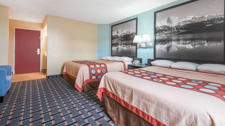 <b>Super 8 Henderson North East Denver Room</b>. Images powered by <a href="https://iceportal.shijigroup.com/" title="IcePortal" target="_blank">IcePortal</a>.