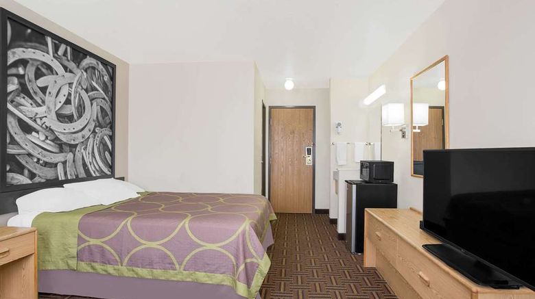 <b>Super 8 Bloomfield Room</b>. Images powered by <a href="https://iceportal.shijigroup.com/" title="IcePortal" target="_blank">IcePortal</a>.
