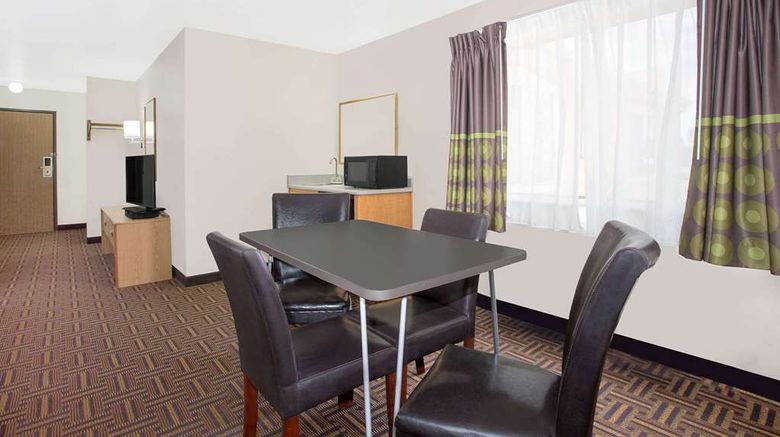 <b>Super 8 Bloomfield Suite</b>. Images powered by <a href="https://iceportal.shijigroup.com/" title="IcePortal" target="_blank">IcePortal</a>.