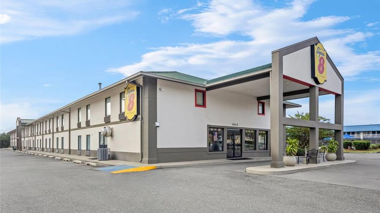 Super 8 Valdosta/Conf Center Area Exterior