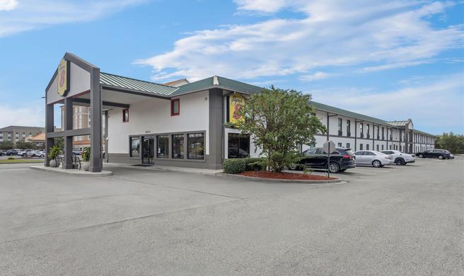 Super 8 Valdosta/Conf Center Area Exterior
