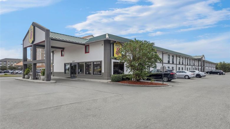 Super 8 Valdosta/Conf Center Area Exterior. Images powered by <a href="https://iceportal.shijigroup.com" target="_blank" rel="noopener">Ice Portal</a>.