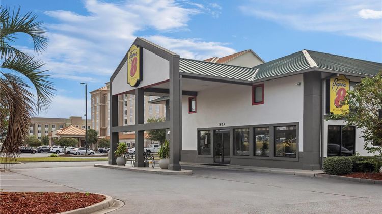 Super 8 Valdosta/Conf Center Area Exterior