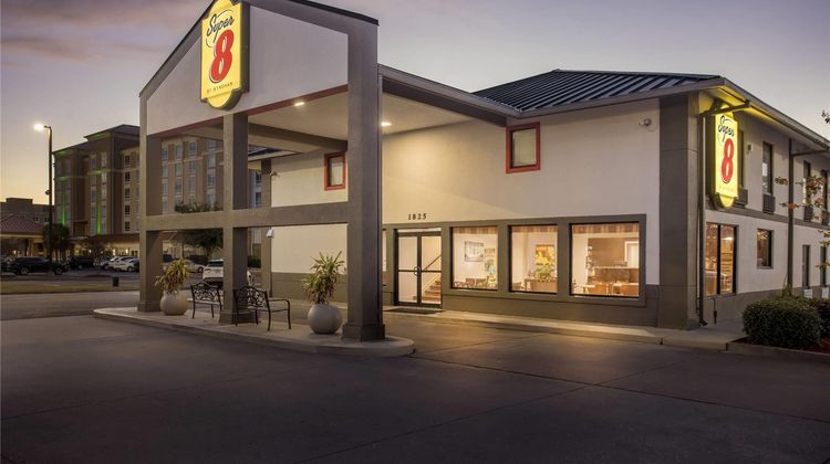 Super 8 Valdosta/Conf Center Area Exterior