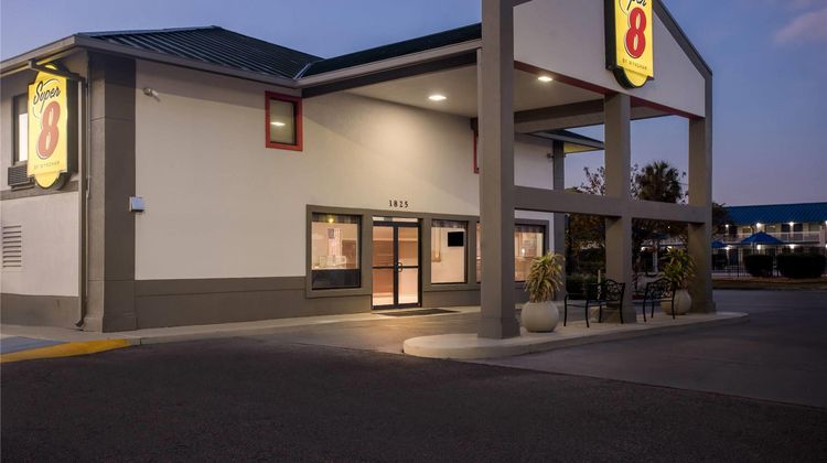 Super 8 Valdosta/Conf Center Area Exterior