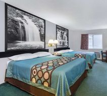 Super 8 Reedsburg Room