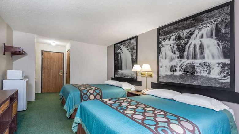 <b>Super 8 Reedsburg Room</b>. Images powered by <a href="https://iceportal.shijigroup.com/" title="IcePortal" target="_blank">IcePortal</a>.