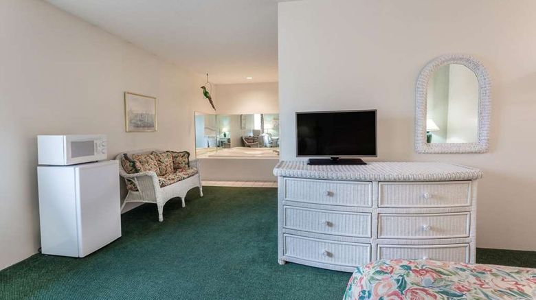 <b>Super 8 Reedsburg Suite</b>. Images powered by <a href="https://iceportal.shijigroup.com/" title="IcePortal" target="_blank">IcePortal</a>.