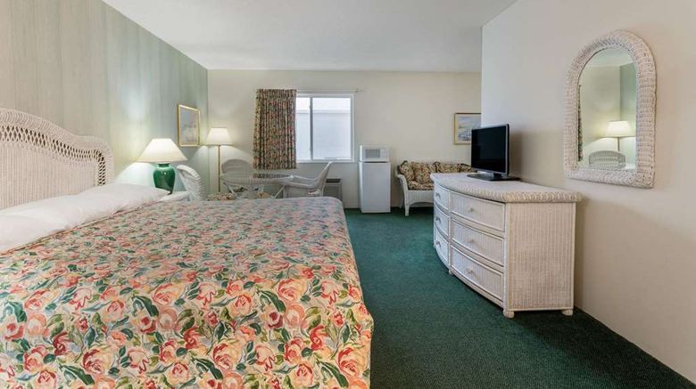 <b>Super 8 Reedsburg Suite</b>. Images powered by <a href="https://iceportal.shijigroup.com/" title="IcePortal" target="_blank">IcePortal</a>.