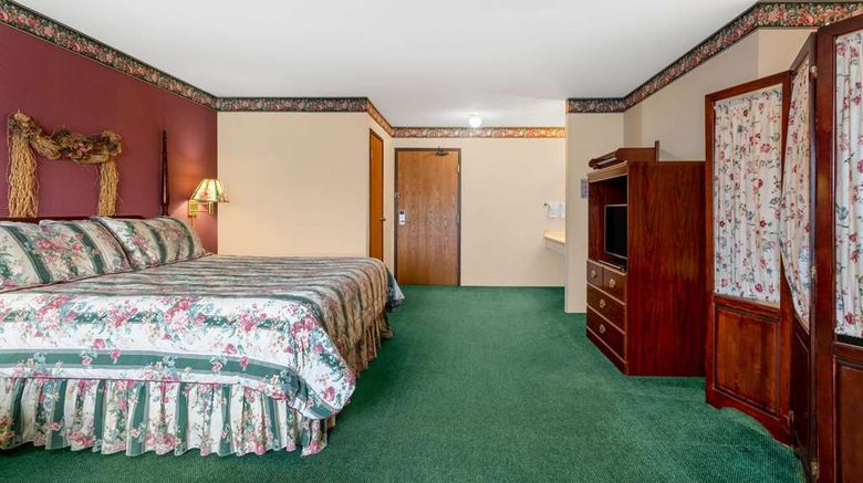 <b>Super 8 Reedsburg Suite</b>. Images powered by <a href="https://iceportal.shijigroup.com/" title="IcePortal" target="_blank">IcePortal</a>.