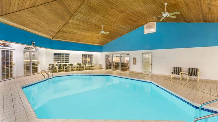 Super 8 Reedsburg Pool