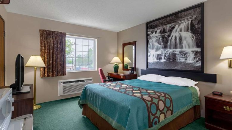 <b>Super 8 Reedsburg Room</b>. Images powered by <a href="https://iceportal.shijigroup.com/" title="IcePortal" target="_blank">IcePortal</a>.