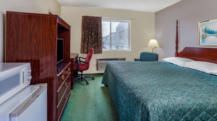Super 8 Reedsburg Room
