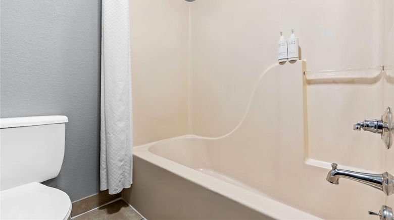 <b>Super 8 Farmington Room</b>. Images powered by <a href="https://iceportal.shijigroup.com/" title="IcePortal" target="_blank">IcePortal</a>.