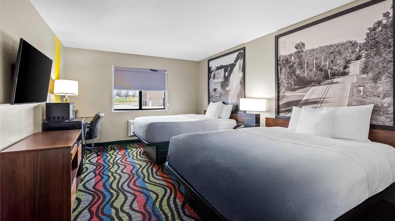 <b>Super 8 Farmington Room</b>. Images powered by <a href="https://iceportal.shijigroup.com/" title="IcePortal" target="_blank">IcePortal</a>.