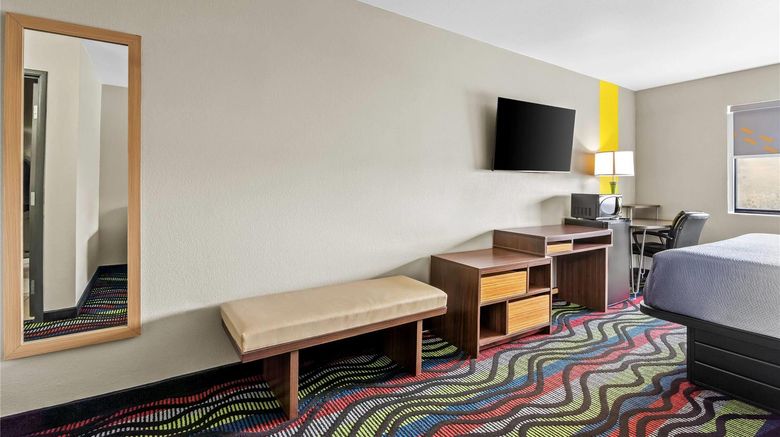<b>Super 8 Farmington Suite</b>. Images powered by <a href="https://iceportal.shijigroup.com/" title="IcePortal" target="_blank">IcePortal</a>.