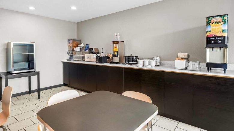 <b>Super 8 Farmington Restaurant</b>. Images powered by <a href="https://iceportal.shijigroup.com/" title="IcePortal" target="_blank">IcePortal</a>.