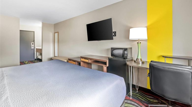 <b>Super 8 Farmington Suite</b>. Images powered by <a href="https://iceportal.shijigroup.com/" title="IcePortal" target="_blank">IcePortal</a>.