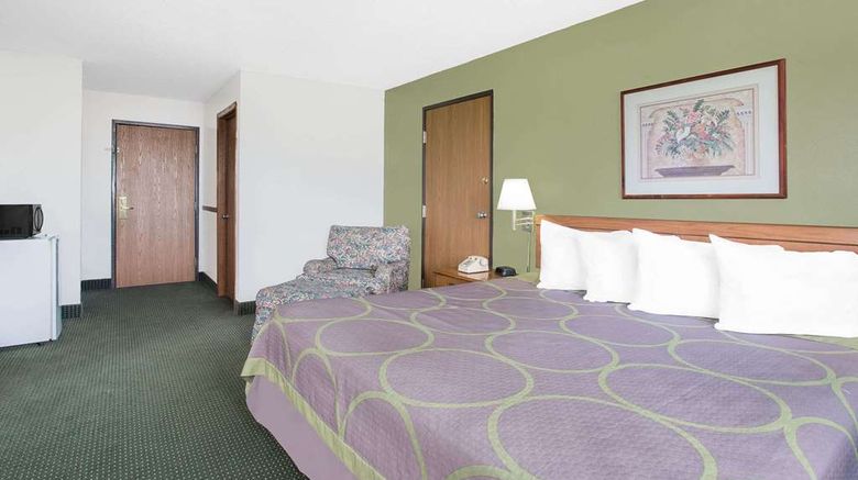 <b>Super 8 Chillicothe Suite</b>. Images powered by <a href="https://iceportal.shijigroup.com/" title="IcePortal" target="_blank">IcePortal</a>.