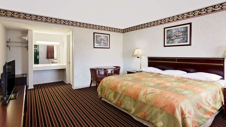 <b>Knights Inn Madison Heights Lynchburg Room</b>. Images powered by <a href="https://iceportal.shijigroup.com/" title="IcePortal" target="_blank">IcePortal</a>.