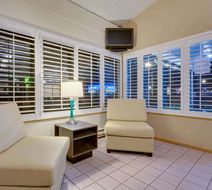 Super 8 Alturas Lobby
