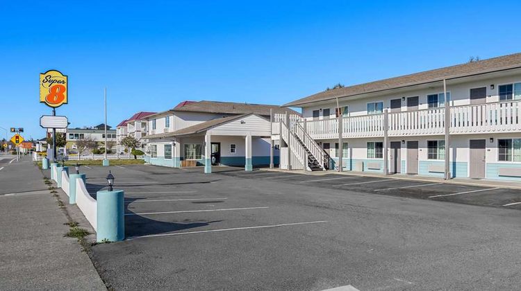 Super 8 Crescent City Exterior