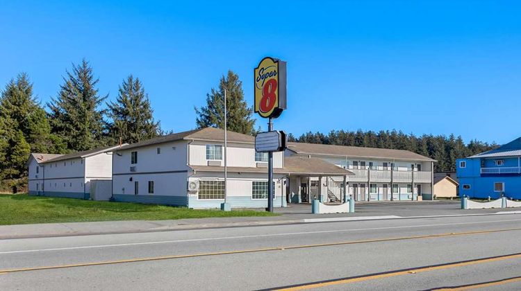 Super 8 Crescent City Exterior