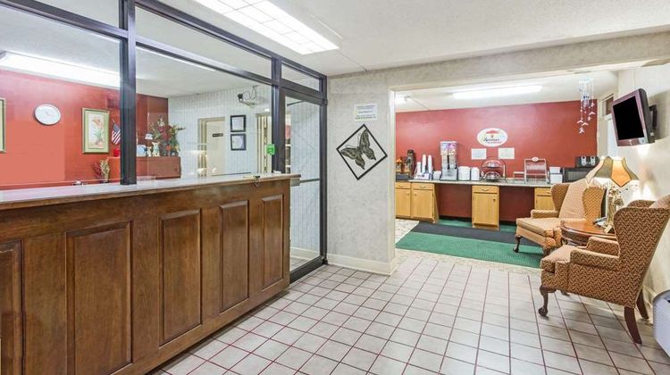 Super 8 Tifton Lobby
