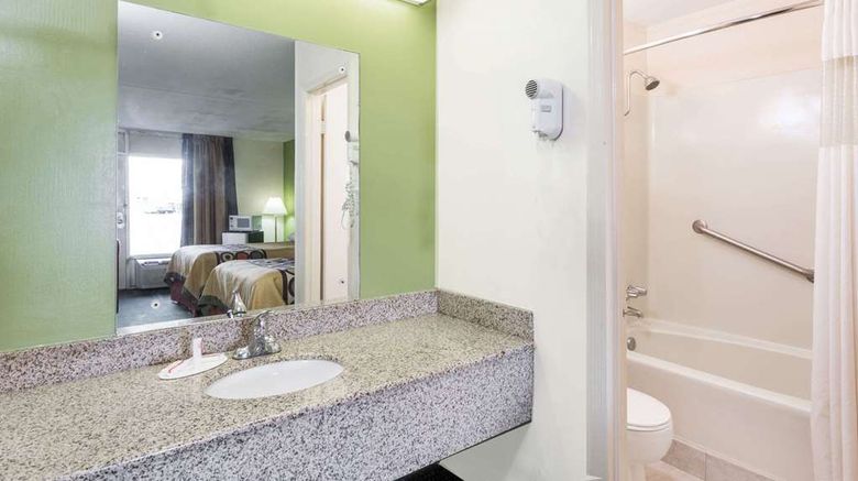 <b>Super 8 Tifton Room</b>. Images powered by <a href="https://iceportal.shijigroup.com/" title="IcePortal" target="_blank">IcePortal</a>.