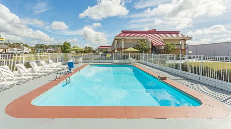 Super 8 Tifton Pool