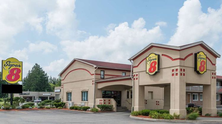 Super 8 Guelph Exterior