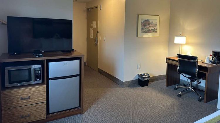Super 8 Guelph Room