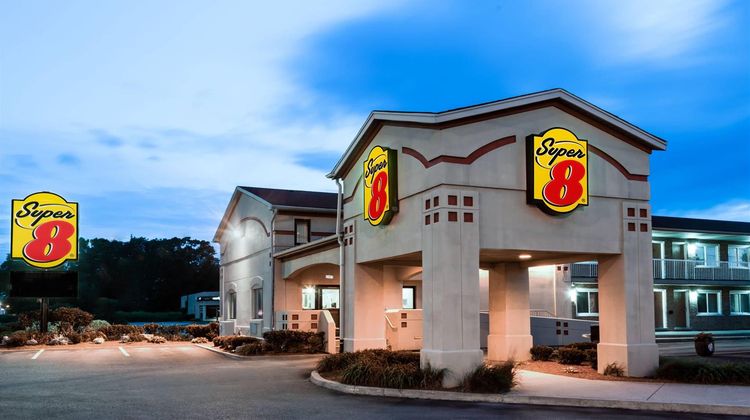 Super 8 Guelph Exterior
