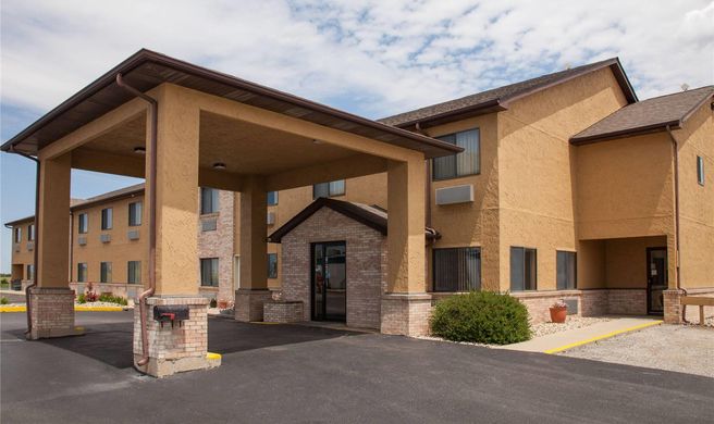Super 8 Dwight Exterior