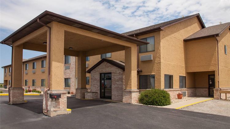Super 8 Dwight Exterior